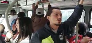 VIDEO: estudiantes se suben a TransMilenio para explicar los motivos del paro