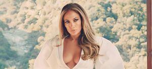 Jennifer Lopez muestra radical cambio de look en la portada de una revista