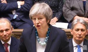 Theresa May aplaza votación sobre el Brexit y volverá a discutir con Bruselas