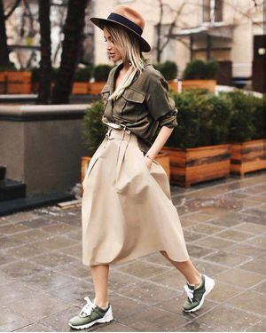 Atuendos perfectos para llevar tenis en otoño y verte a la moda