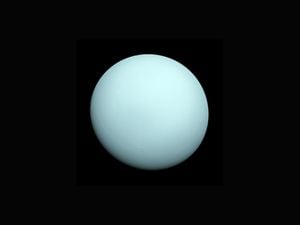 NASA revela nuevos y sorprendentes datos sobre algunas de las lunas de Urano