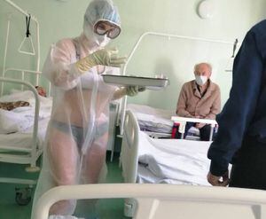 Enfermera rusa usó traje protector muy transparente sólo con ropa interior: fue sancionada pero firma de lencería le ofrece contrato