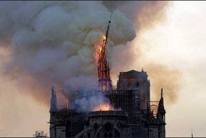 FOTOS: Las reliquias con 853 años de historia que el fuego devora en la catedral de Notre Dame