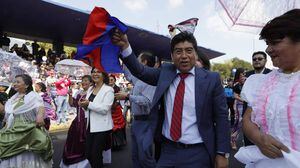 Fiestas de Quito: el bailecito que se pegó Jorge Yunda en el desfile de la confraternidad