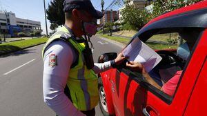 Quito: Más de 10 autos sancionados por incumplir la restricción vehicular