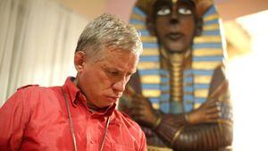 Ramsés Henao, el notario colombiano que quiere ser sepultado como un faraón egipcio