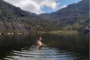 Joven es fuertemente criticada por bañarse en la laguna del páramo Santurbán