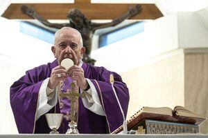 En medio de epidemia coronavirus, Papa pide a sacerdotes salir a visitar a los enfermos