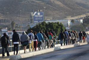 Caravana de migrantes se reagrupa en Tijuana