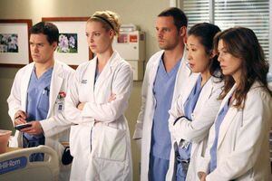 Atriz 'cancelada' em Grey's Anatomy faz sucesso na Netflix; saiba quem