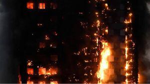 Policía confirma "al menos 30 muertos" tras incendio en la Torre Grenfell en Londres