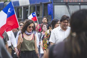 Camila Vallejo destaca el "cariño y reconocimiento de la gente" hacia Daniel Jadue en Plaza Baquedano
