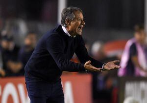 Del hockey a ganar la Copa Sudamericana: La meteórica carrera de Ariel Holan que le permitió llegar a la banca de la UC