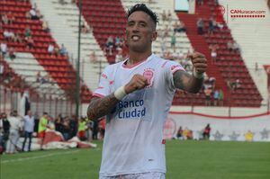 Lucas Barrios se acordó de hacer goles y le dio la victoria a Huracán ante el Rosario Central de Parot