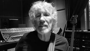 "Te puedo oler Piñera, todas las ratas huelen igual": El potente tributo de Roger Waters a Víctor Jara