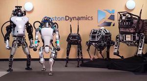 El robot Atlas de Boston Dynamics ahora puede levantar equipos pesados y sigue haciendo parkour