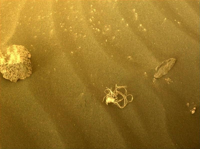 Una imagen de unos supuestos espaguetis en la superficie de Marte.