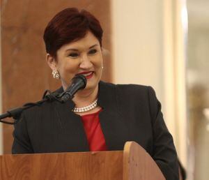 Presidente alude a ex fiscal general Thelma Aldana en discurso