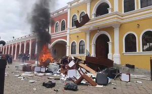 PDH verifica acciones ante disturbios y quema de edificio municipal en Joyabaj, Quiché