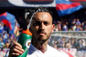 Mauricio Pinilla no se salvó del incidente con el fotógrafo y recibió un partido de castigo