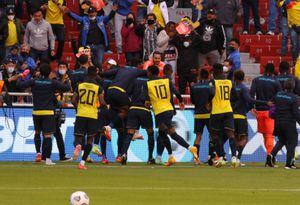 Ecuador vs Paraguay: Así se vivió el golazo de Michael Estrada desde las gradas del Rodrigo Paz Delgado