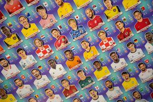 Álbum Panini Mundial Qatar 2022: Los sobres con cromos difíciles tienen diferencia de peso, según fanático en Brasil