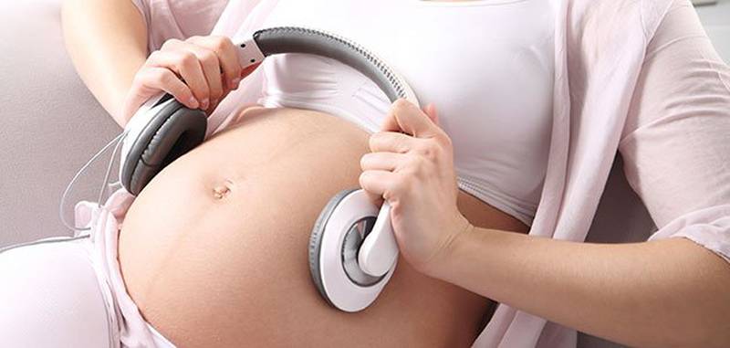 La estimulación musical en el embarazo es fundamental para crear conexciones emocional.