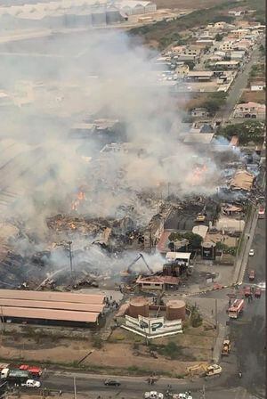 Empresa cartonera que sufrió incendio en Durán: "Complejo industrial de producción no ha sido afectado"