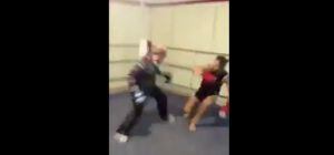 VÍDEO: Lutador jovem acha graça de oponente mais velho e acaba levando a pior no ringue