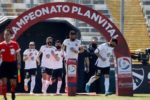 Colo Colo cae ante Santiago Wanderers en el esperado y "virtual" retorno del fútbol chileno