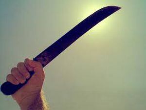 Atacan a hombre a machetazos en Hatillo