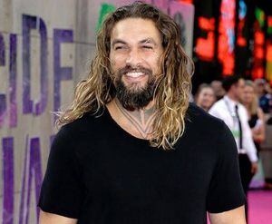 Jason Momoa se muestra en una camiseta sin mangas y cautiva a sus fanáticas con sus impresionantes  músculos