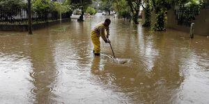 Un muerto por un rayo y cientos de accidentes por las lluvias en Colombia