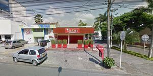 Tres ladrones llegaron a un sitio de comidas rápidas y robaron a los clientes