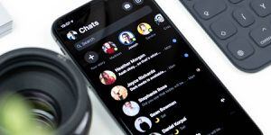 WhatsApp muestra interfaz de Modo Oscuro en nuevas betas para iOS y Android