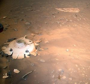 Ingenuity, helicóptero de la NASA en Marte, capta “restos de otro mundo” en el planeta rojo