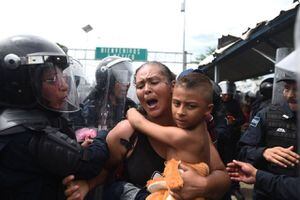 Dramáticas imágenes de la llegada de emigrantes hondureños a México