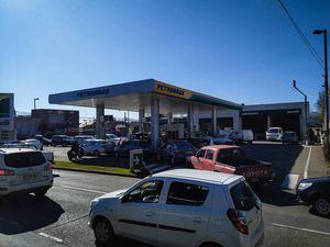 ¿Comenzó el desabastecimiento?: reportan escasez de combustibles en Temuco y el Gobierno admite problemas de La Araucanía al sur