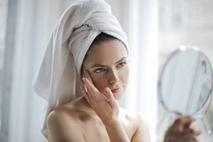 5 hábitos que estimulam o surgimento de rugas no rosto; evite-os a todo custo!