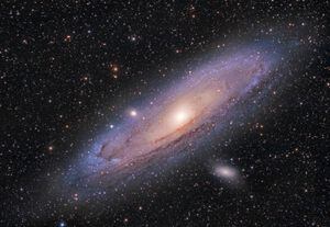 ¿Cómo se ve Andrómeda desde la Tierra y cuándo estiman los científicos que se podría fusionar con la Vía Láctea?