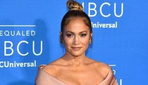 Jennifer Lopez enciende las redes con un bikinazo a sus 51 años que deja ver su irresistible figura