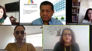 Presidenta del CES dejó el micrófono abierto y generó polémica por comentario racista