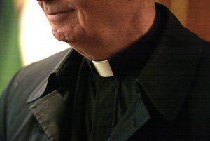 Adolescente asesina a sacerdote que lo abusó sexualmente durante años