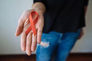 Baja mortalidad vinculada a sida en Latinoamérica, pero aumentan casos de VIH