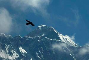 Montañista muere poco después de llegar a cima del Everest