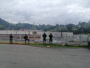 Contingente de las Fuerzas Armadas se despliega a la cárcel de Turi y Guayaquil