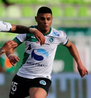 Caso de racismo en el fútbol chileno: jugador de Puerto Montt recibe cinco fechas de castigo