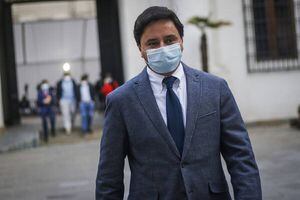 Carter no afloja crítica contra seremi de Salud: "Es la misma que cuando moría gente, llegaba dos días después"