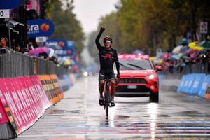 Moreno le agradece a Jonathan Narváez por su participación en Giro de Italia