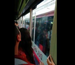 (VIDEO) Así fueron reprendidos varios colados de TransMilenio por un pasajero